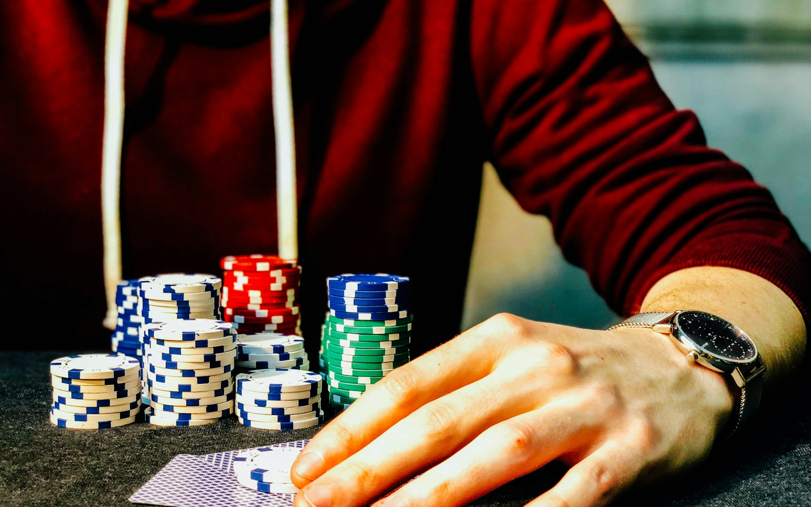 pókerasztal és kaszino zsetonok – egyedi stock fotó 2